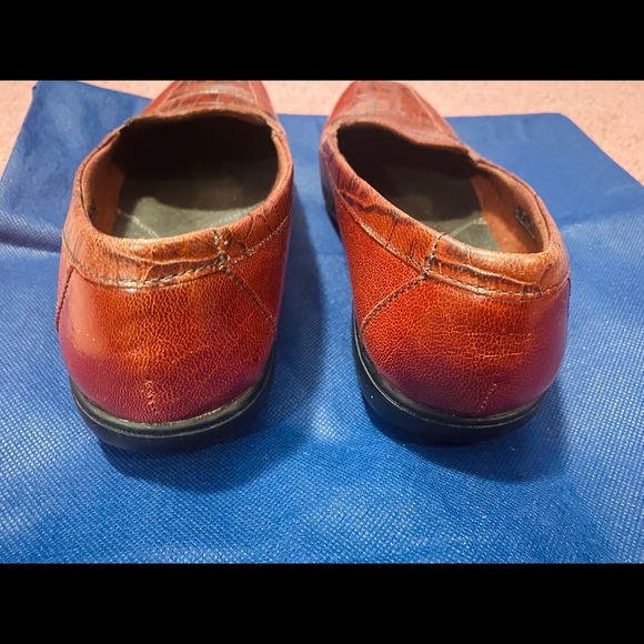 Burgundy Leather Clarks Ladies Loafer (Sz 9W) - Picture 3 of 4